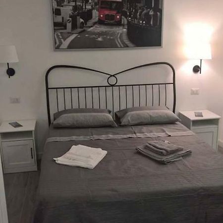 Apartment Fabrizio เนเปิลส์ ภายนอก รูปภาพ