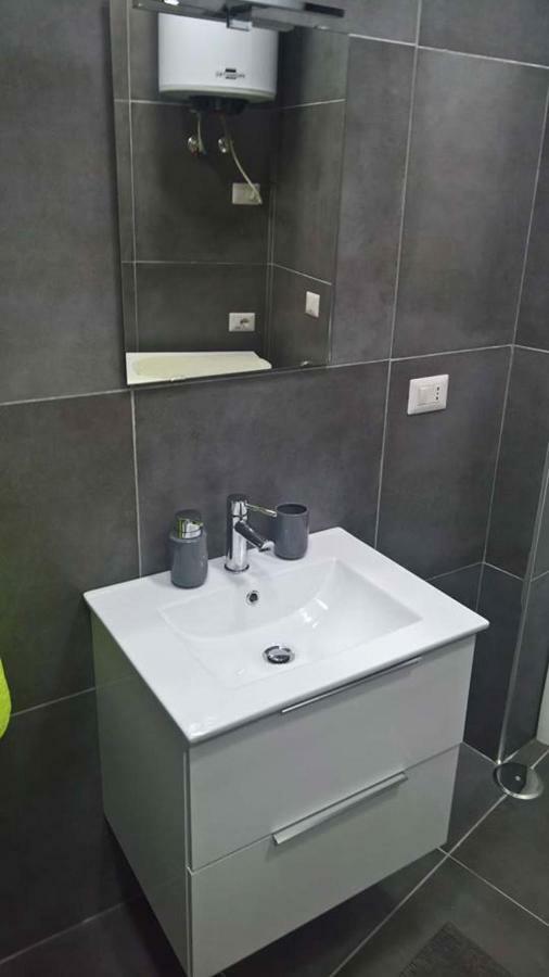 Apartment Fabrizio เนเปิลส์ ภายนอก รูปภาพ