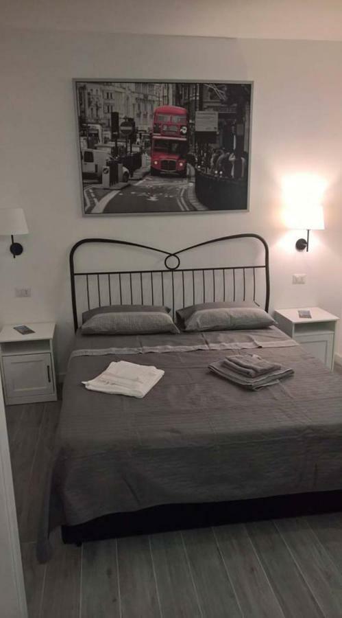Apartment Fabrizio เนเปิลส์ ภายนอก รูปภาพ